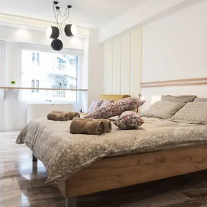 https://apt-violet-colony_white_tower.hotelschalkidiki.net